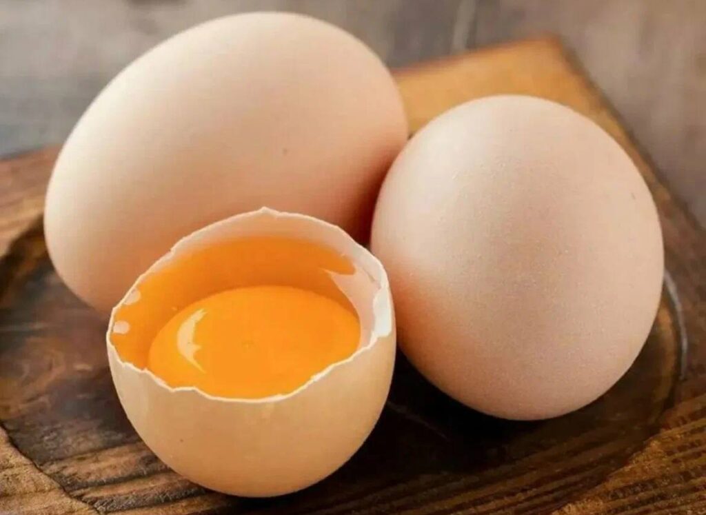 Zahrabejte je pod rajčata a okurky. To je tajemství zkušených zahradníků, jak získat šťavnatou a bohatou úrodu zeleniny.